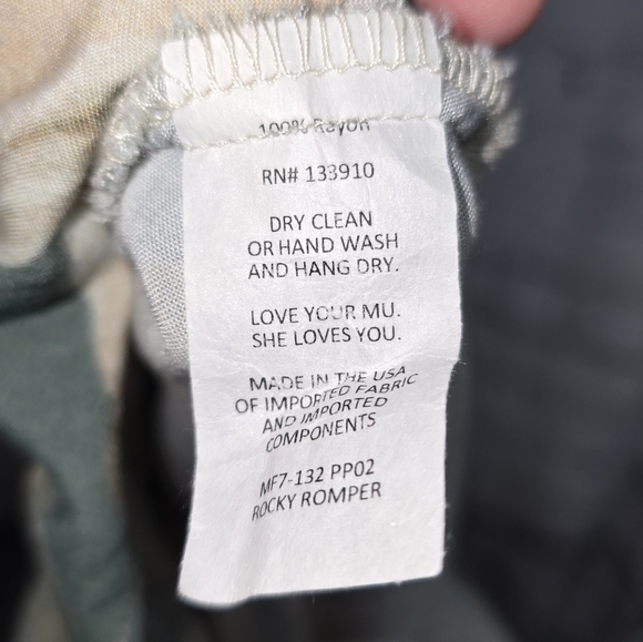 Show Me Your MuMu Floral Longsleeve Romper Size Medium - Picture 9 of 12